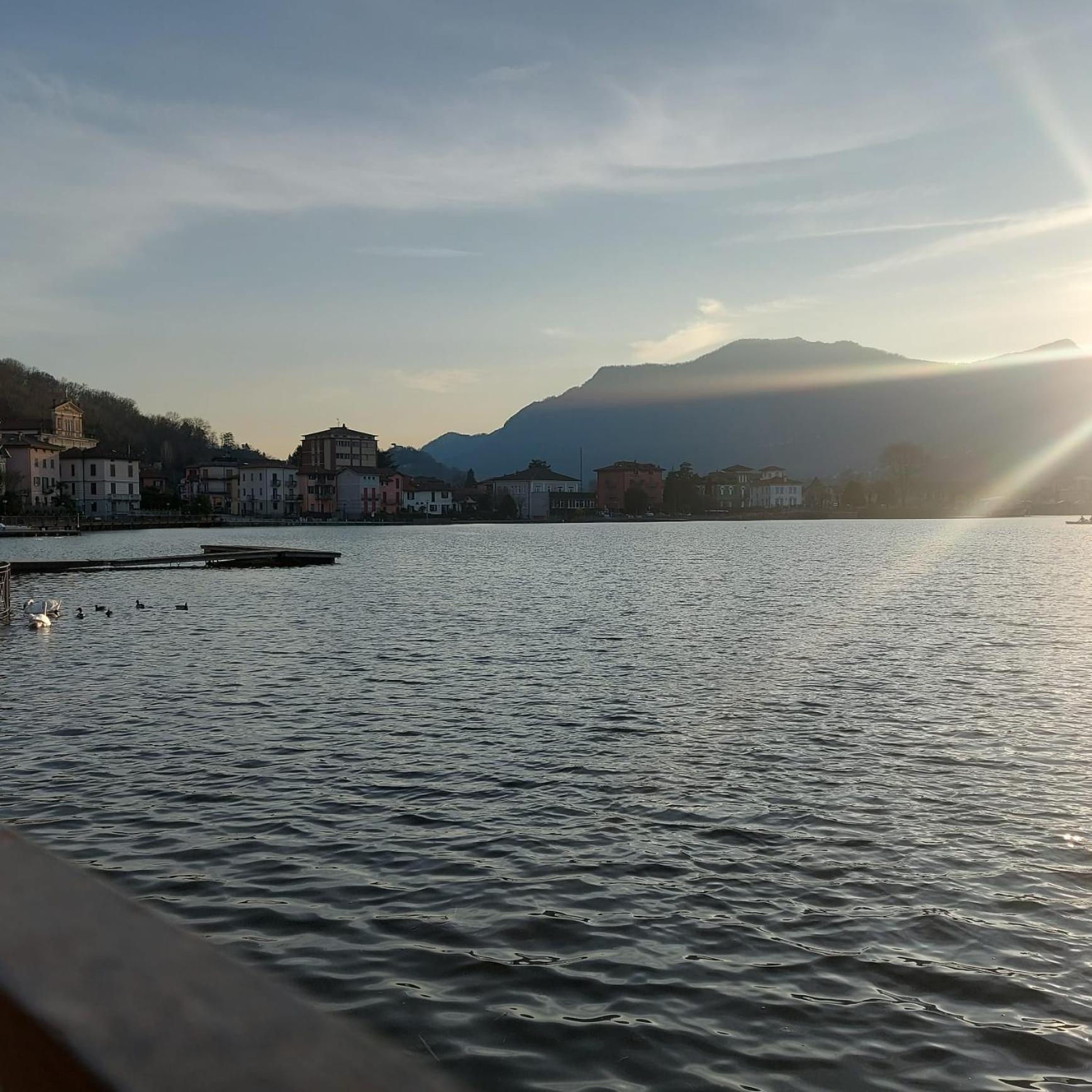 Rifugio Sul Lago Di Lugano A Porto Ceresio Exteriör bild