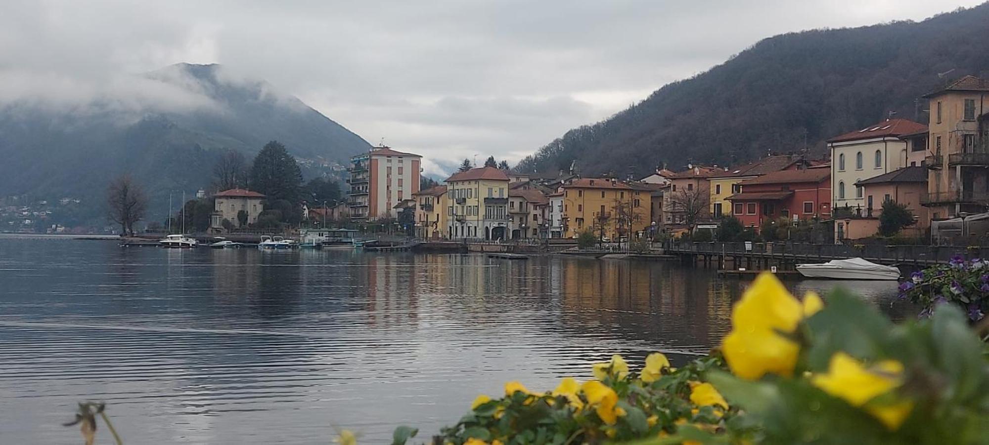 Rifugio Sul Lago Di Lugano A Porto Ceresio Exteriör bild